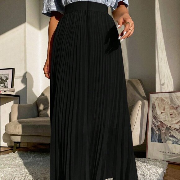 Black Casual Women's Solid Pleated Longline Skirt - Picture 6 of 6